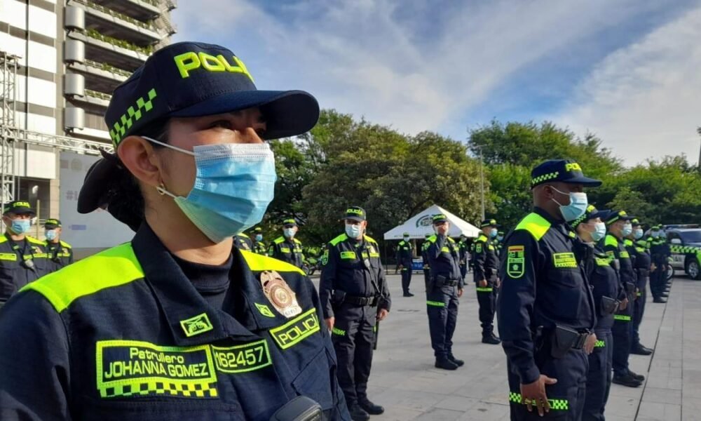 Llaman A Juicio Disciplinario A Patrullera de la Policía por Presunta Agresión Física A Un Joven