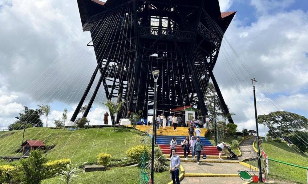 Los Hechos que Rodean La Muerte del Hombre que Cayó del Útimo Piso del Mirador de Filandia