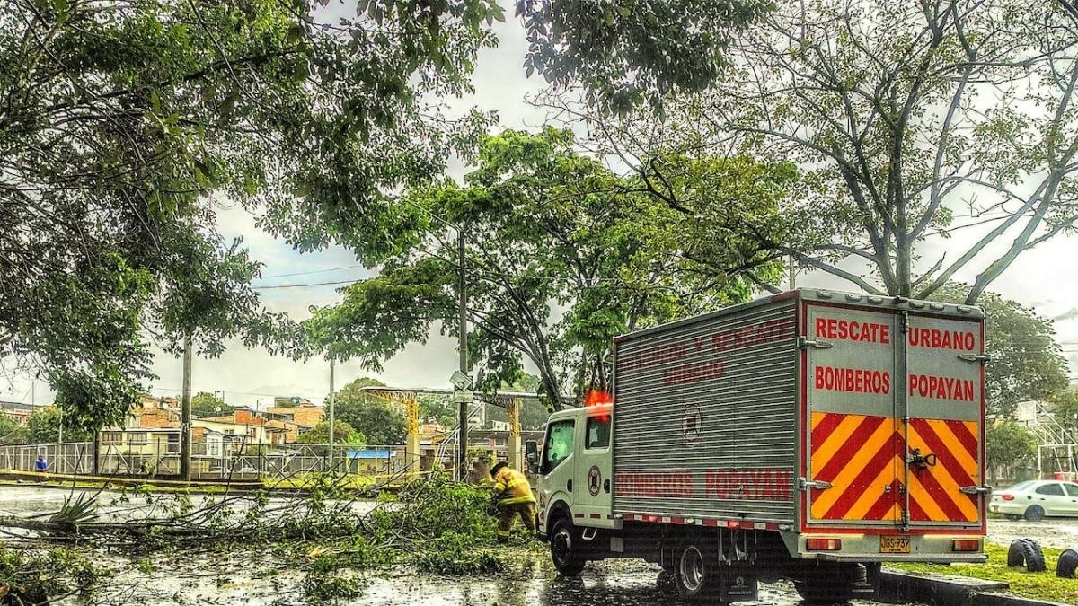 Fuerte Aguacero Causó Inundaciones y Puso en Aprietos la Movilidad en Popayán: 'Los Rayos no paraban'