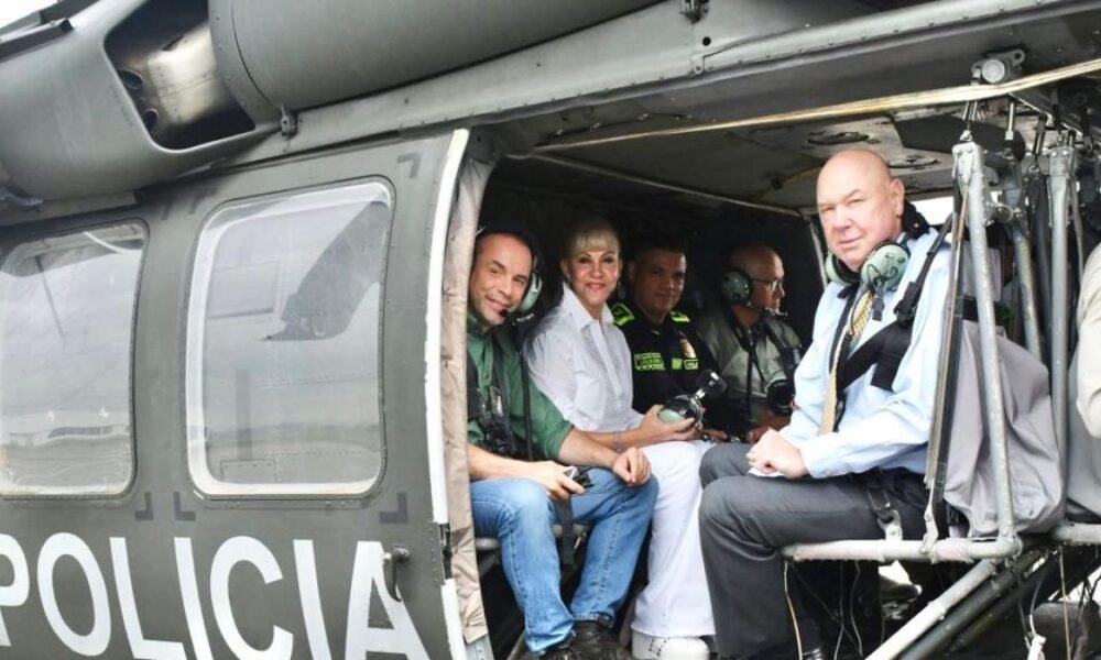 Autoridadas ante el EMBAJADOR (E) DE EE. Uu.; Volaron Sobre Farallones