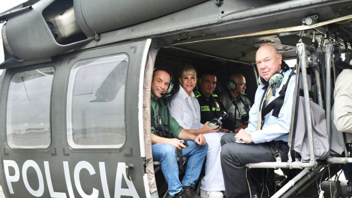 Autoridadas ante el EMBAJADOR (E) DE EE. Uu.; Volaron Sobre Farallones