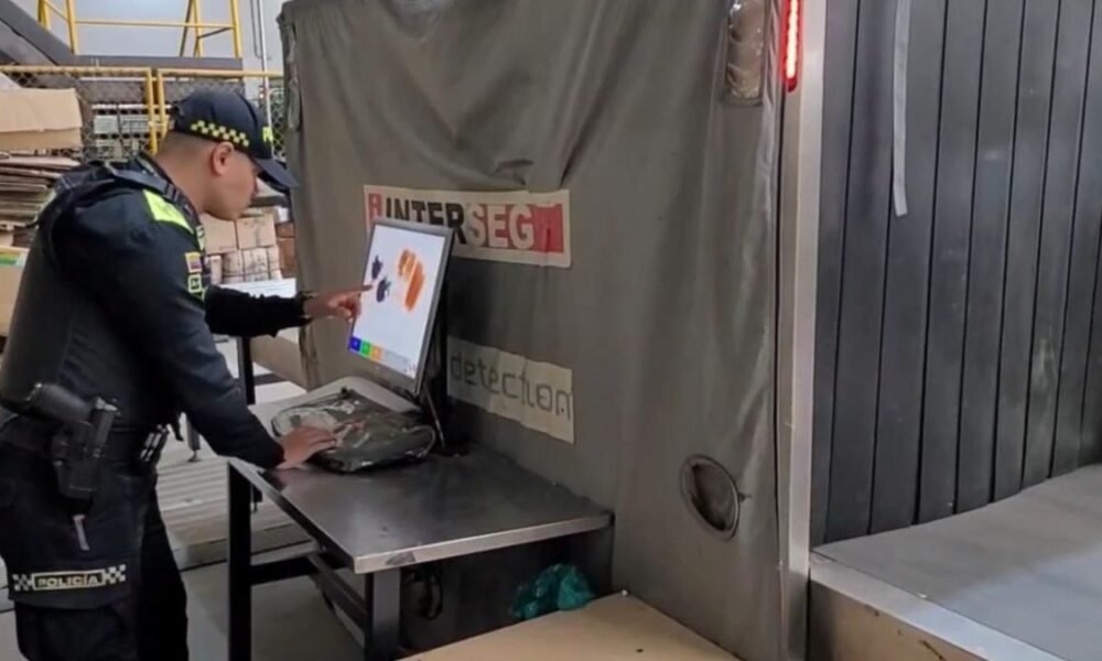 Policía Incauta Más de 20 Kilogramos de Marihuana en Aeropuerto el Dorado