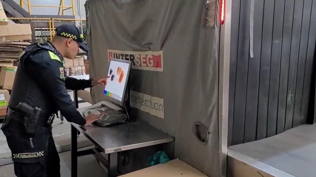 Policía Incauta Más de 20 Kilogramos de Marihuana en Aeropuerto el Dorado