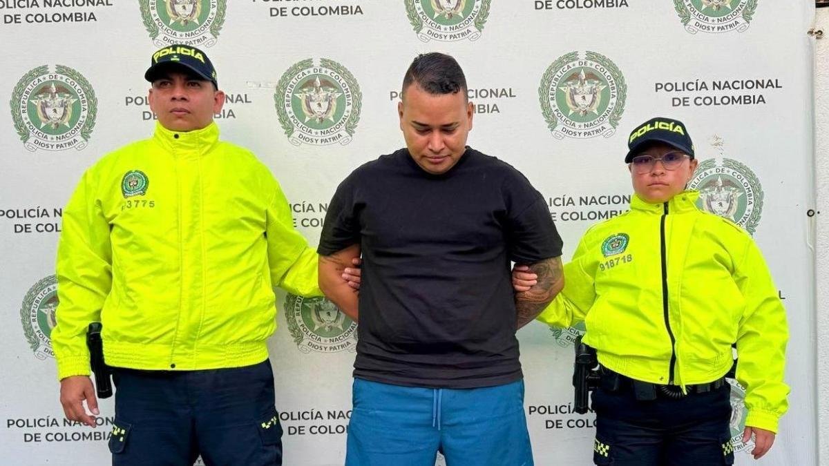 CAPTURADO CABECILLA DE LOS COSTEños Con Circular Azul de Interpol