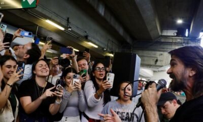 Juanes Sorprendió Cantando 'una noche contigo' en el Metro de Medellín