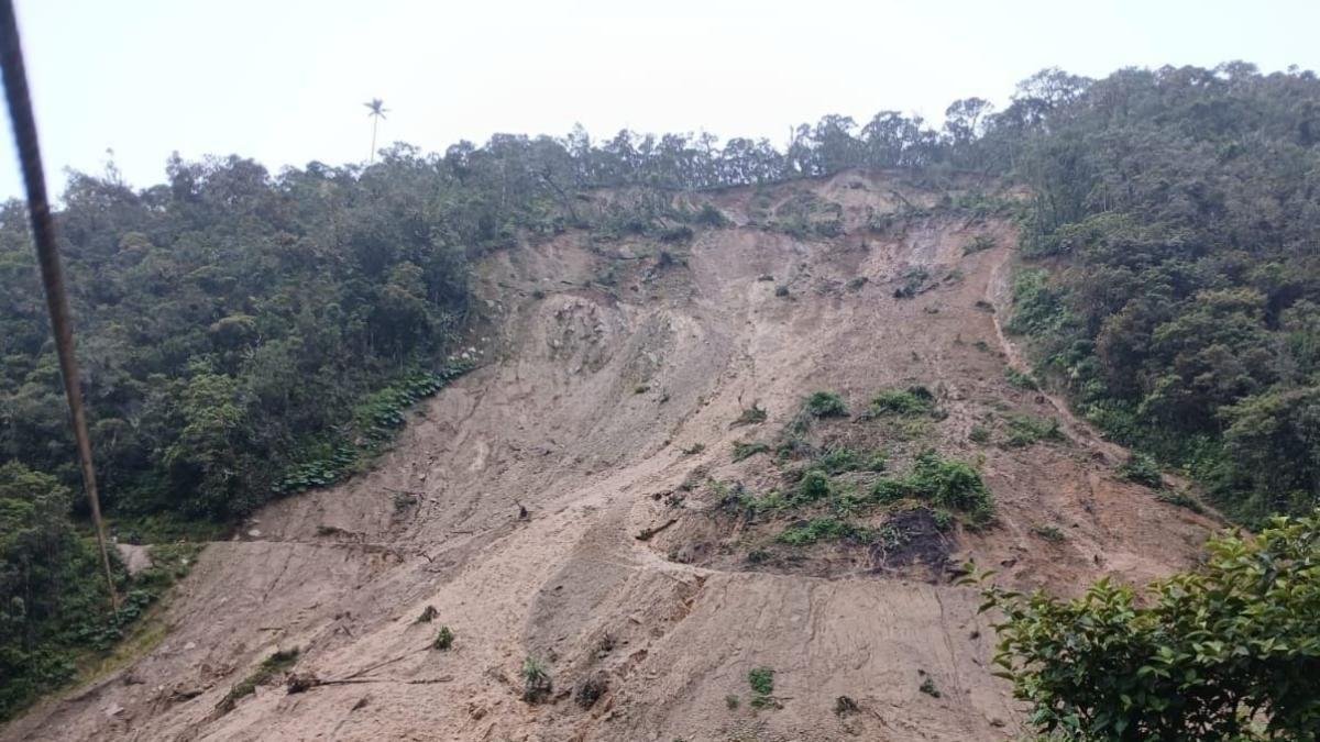 Un Deslizamiento de Tierra Taponó la Vía en Toribío