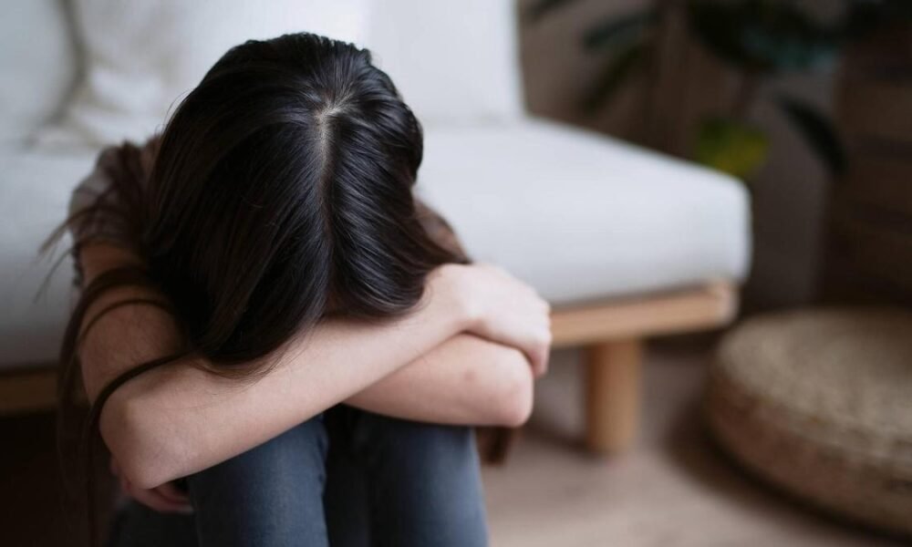 Padre Abusaba Sexualmenta de Su Hja de 16 Años y la Amenazaba Con Retirarle