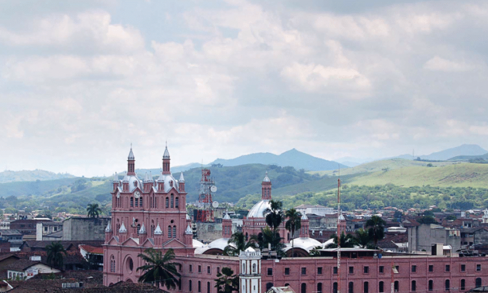 Atentado con explosivo dejó heridos un adulto un adulto ya un niño en Carretera del Valle; este es lo que se sabe