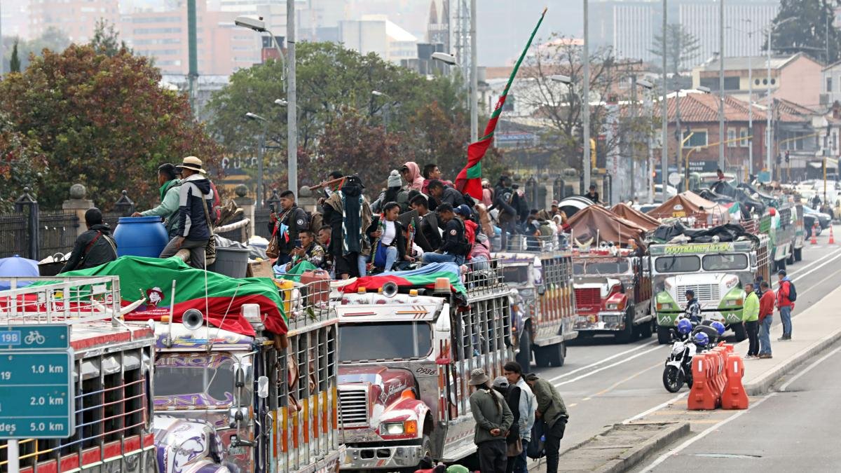 Indímenas se Movilizan por la Calle 26