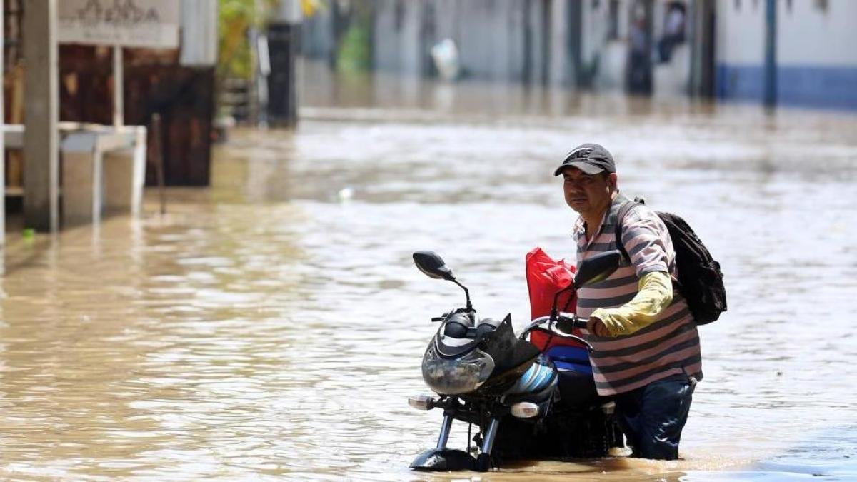 Lluvias en Norte, Sur, Oriente y Ladera de Cali: 'Hay Gente Sacando Agua de Sus Casas'
