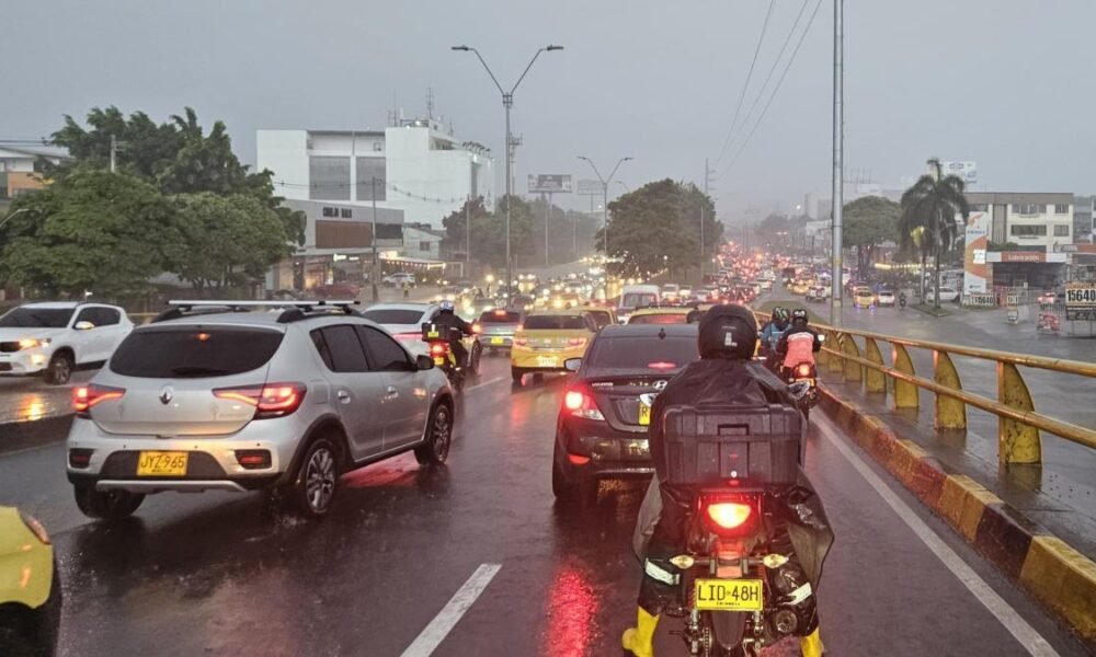 Tensión por Aguacero que afecta un siloé y parte del sur de cali: máxima vigilancia por nivel de ríos