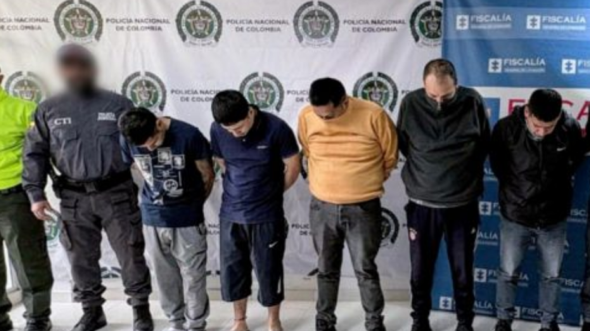 Usaban uniformes de la Policía