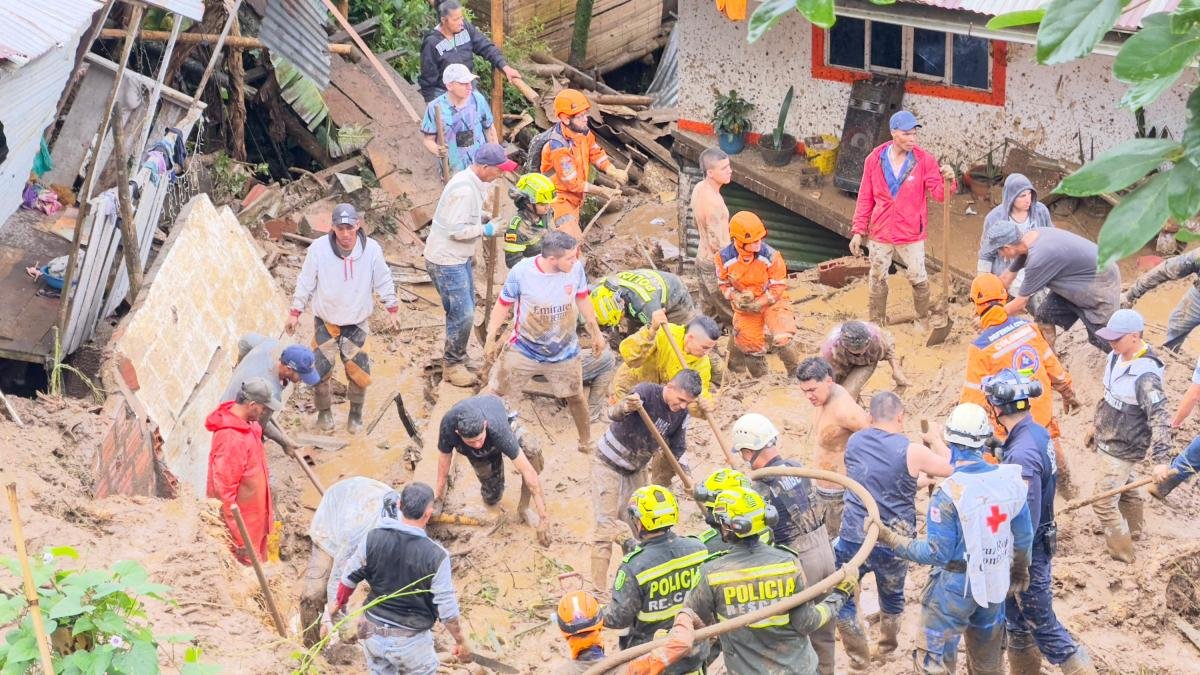 Dos Adultos Fallecieron en un Deslizamiento que Arrasó Su Vivienda en Dosquebradas, Risaralda