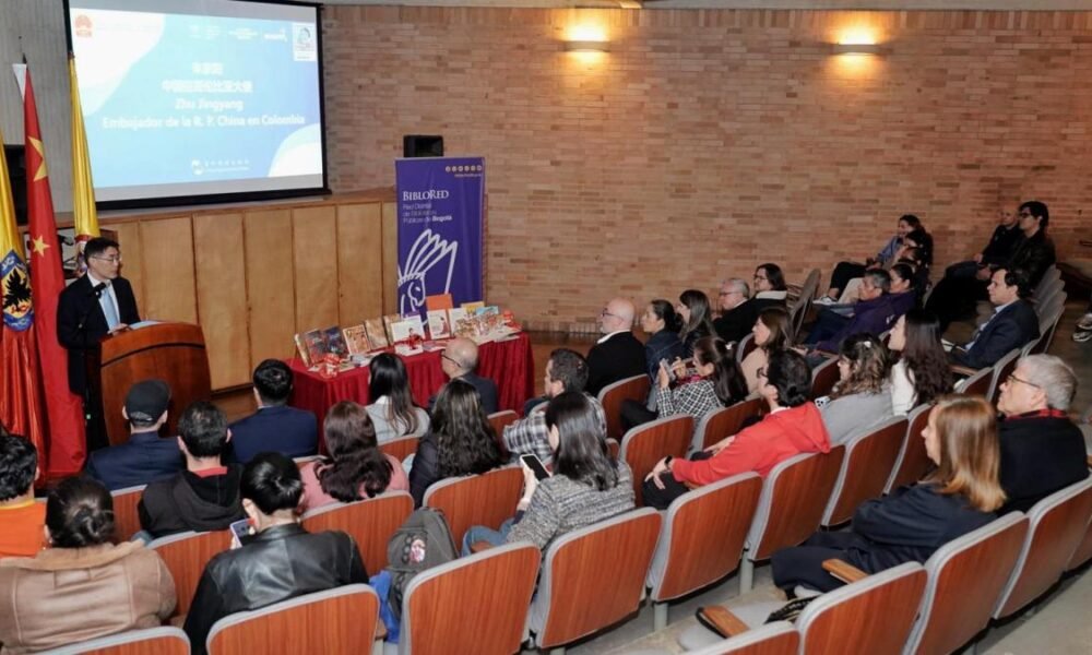 La Embajada de China Donó 300 Bibliotecas A Biblio de la Filbo 2025, Fortaleciendo la Cooperación Cultural Con Bogotá