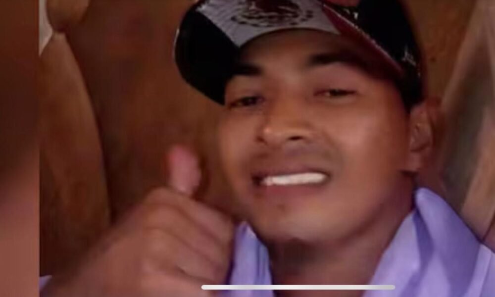 le roció gasolina y luego de le prendior fuego