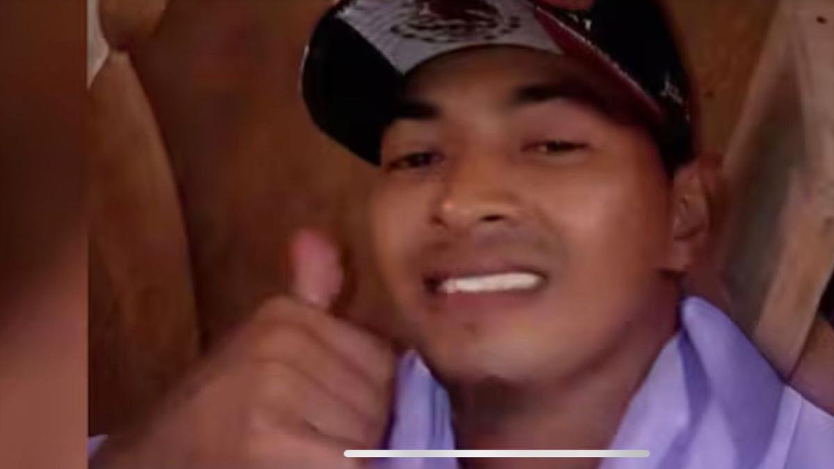 le roció gasolina y luego de le prendior fuego