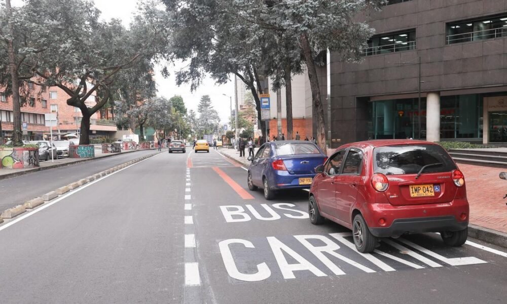 ¿Usted es uno de los que circula por el el Carril preferencial del autobús? Ojo, Esta es La Sanción que Puede Recibir