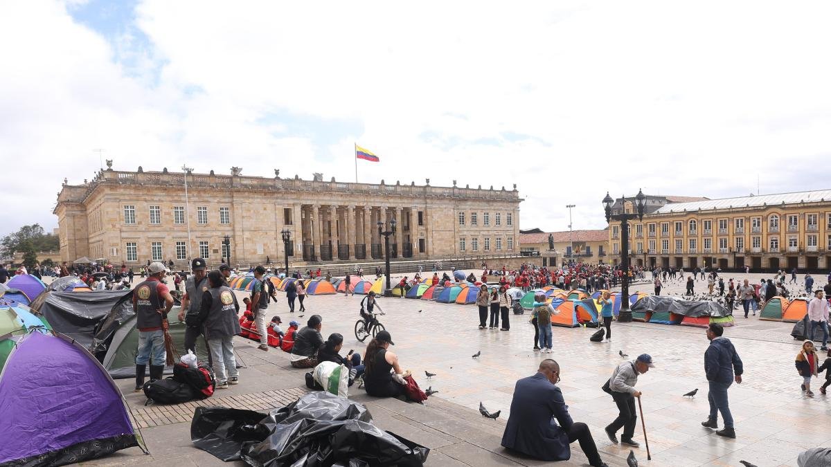 La incertidumbre entre los campesinos que acampan en la plaza de bolívar