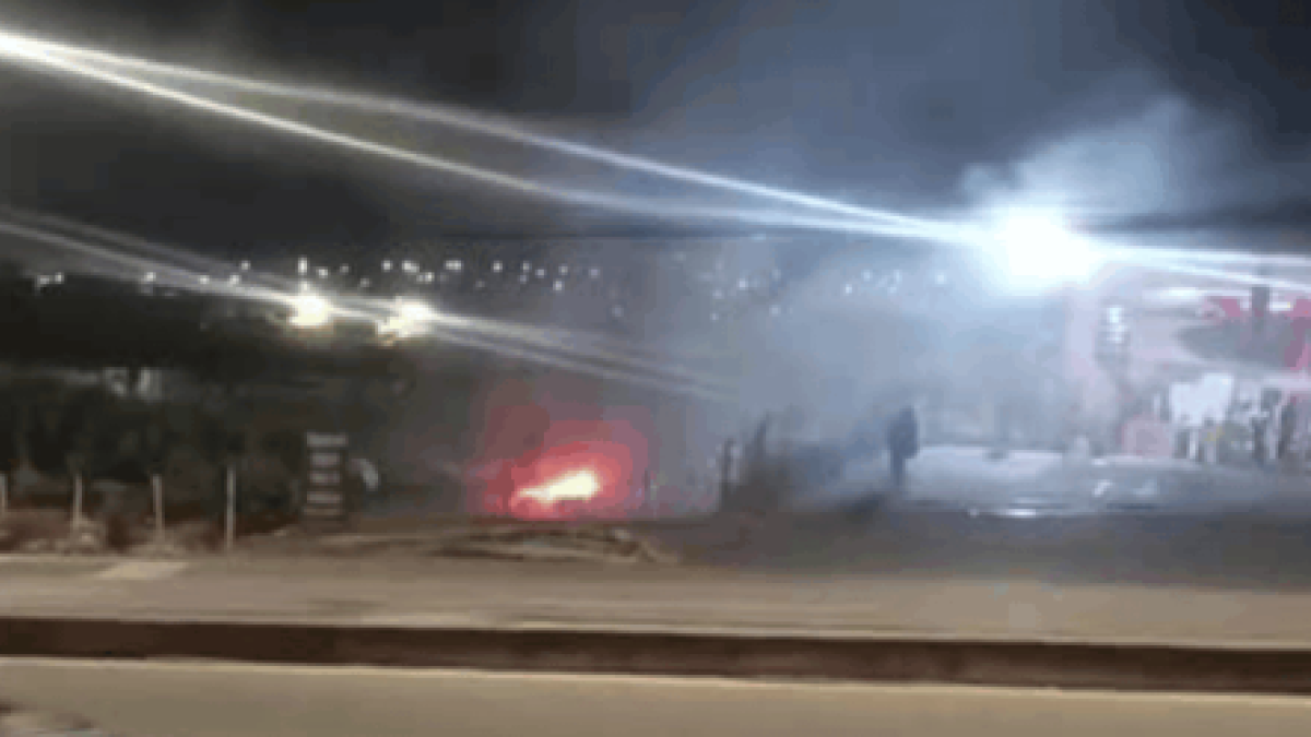 Delincuente Lanza Granada y Quema Vehículo en Concesionario de Villa del Rosario