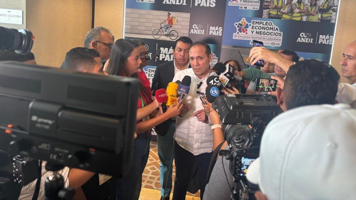 Ministro Sanguino Denuncia Maniobras 'Perversas' de Cepeda para Bloquear Reforma Laboral Y Consulta Popular