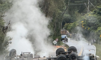 Camión que transportaba gas se volcó en la vía sesquilé