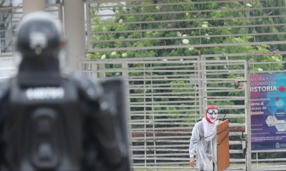 heno perturbador en dos Puntos Fuera del campus