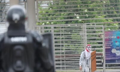 heno perturbador en dos Puntos Fuera del campus