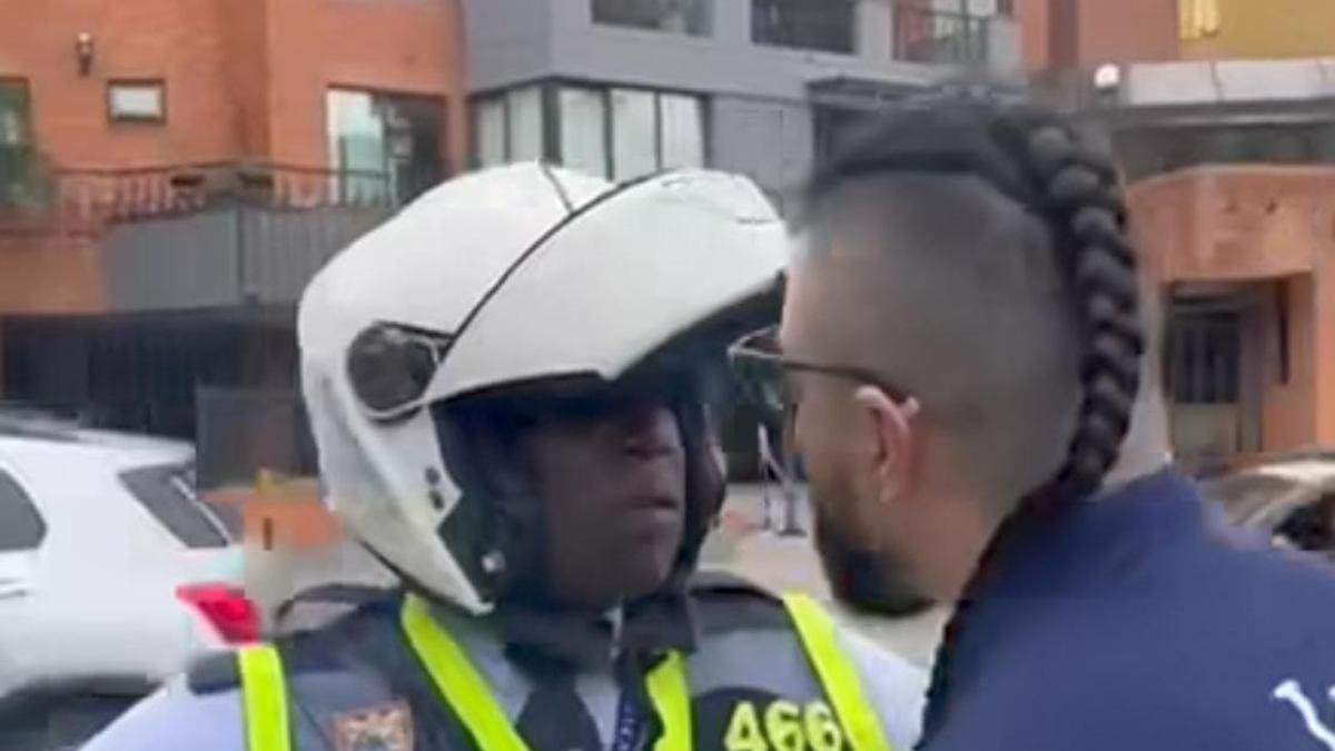 'Ya fue emitida orden de cautura contra el agresor del agente de tránsito en cali que le lanzó insphistas racistas'