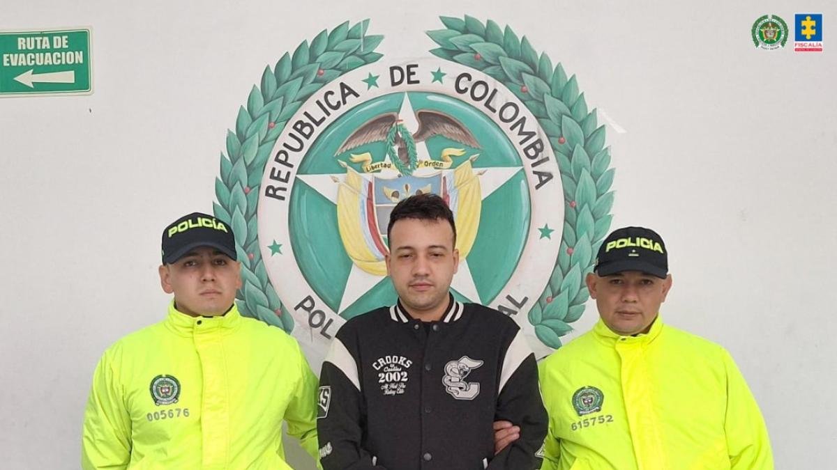 Músico es Judicializado por Presunta Solicitud y Diferencia de material CON Sexual Con menor