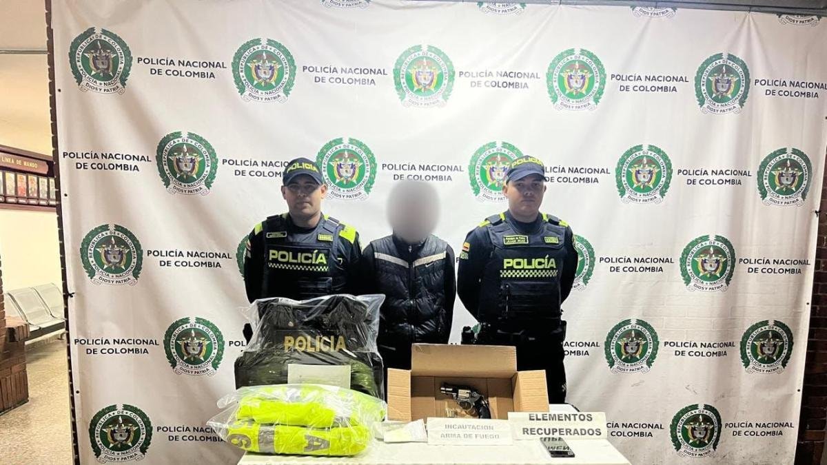 Capturados dos Hombres por Robo A Menores y Uso Ilegal de Insignias Policiales.