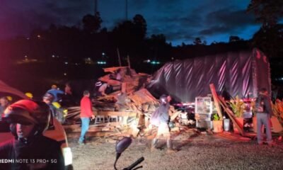 Camión se quedó sin frenos y chocó contra un restaurante en antioquia; una pareja falleció y un menor quedó herido