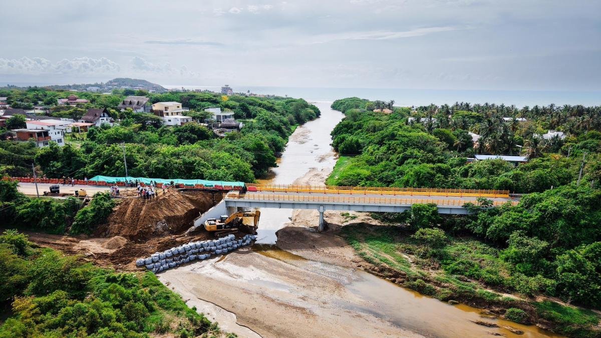 Comerciantes de Atlánnico y Bolívar Soluciones de clamán ante Demoras en Obras de la Vía Al Mar Colapsada Hace 18 Díaas
