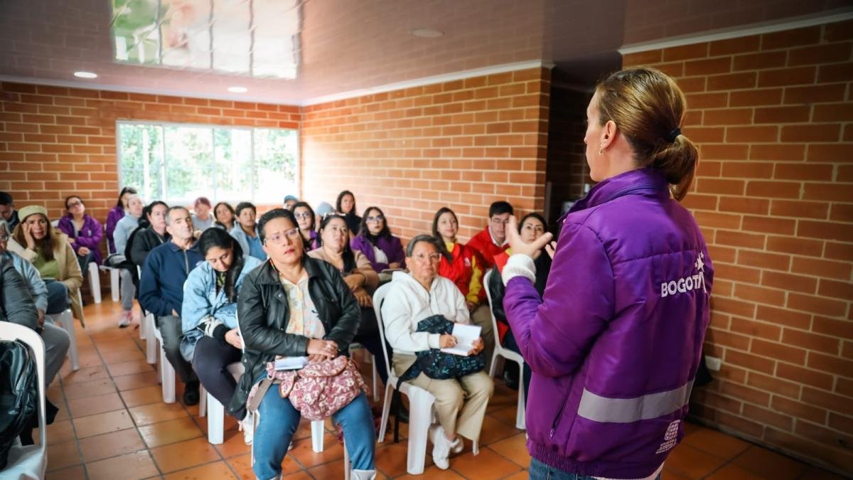 ESTO ES LO QUE DEBE HACER SI ESCUCA LOS GRITOS DE UNA VECINA MUJER EN BOGOTÁ