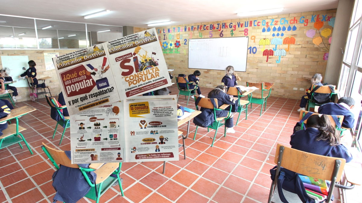 La Polémica Cartilla en apoyo A Consulta de Petro Que Utilizan Doccentes de la Ade en Colegios Públicos de Bogutá