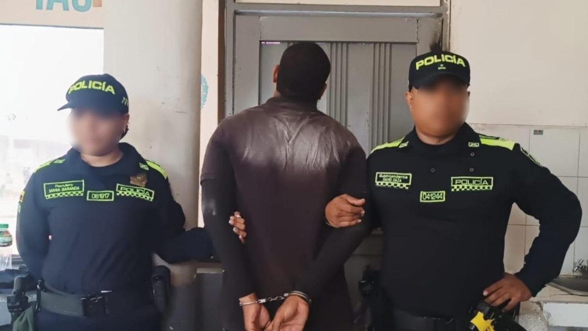 En Cartagena Policía Capturó A Ladrón Que Minutos Antes Había Arrebatado Una Cadena de Oro Avaluada en $ 5 Millones
