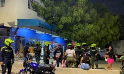 La Familia lo Salvó A Punta de Palos y Piedras