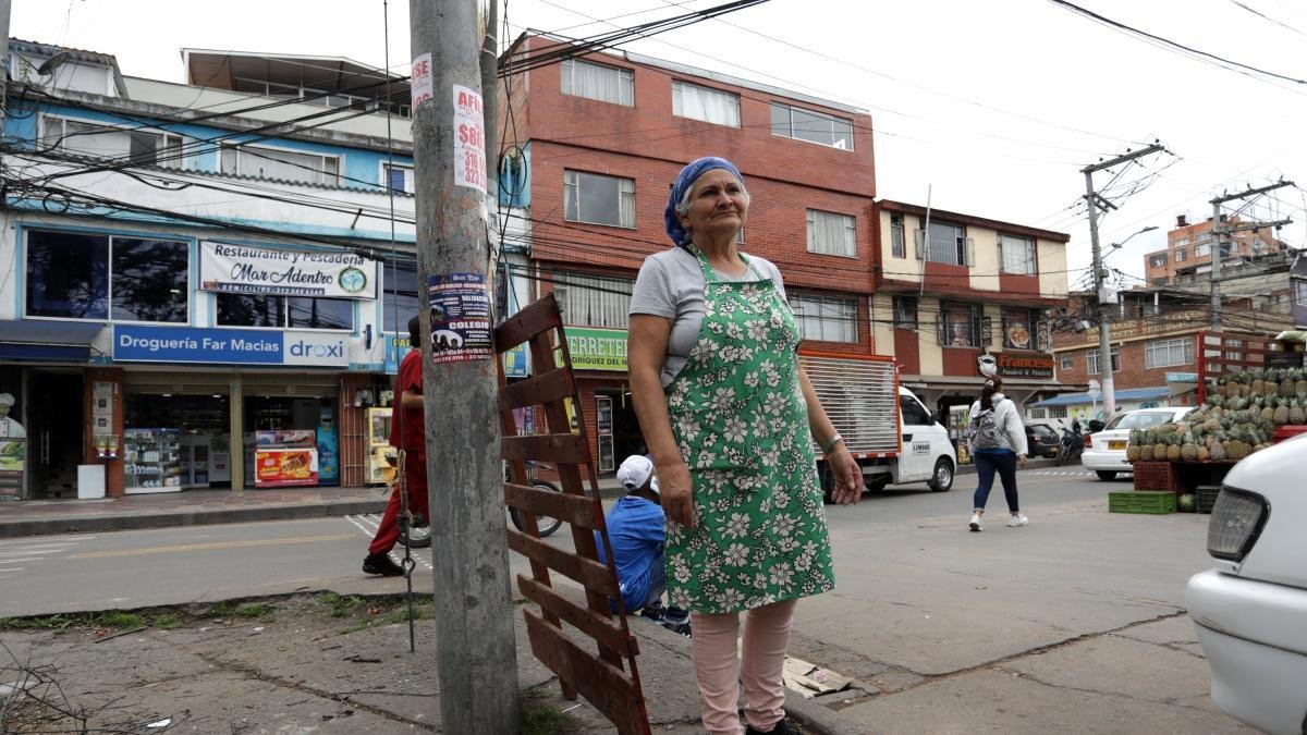 Esta es la Historia de Yaneth, la Mujer que defendió un barrio y sacó a unos vándalos de verbenal en la protesta