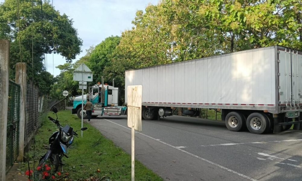 Cierre Total en IMPORTANTE Vía del Bajo Cauca Antioqueño por protestas A raíz de operacos contra minería ilegal