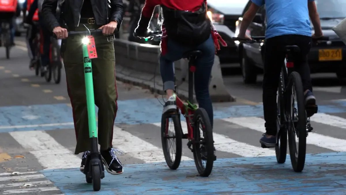 Bogotá Rembraza Proyecto de Ley Que Habilita Motos Eléctricas en Ciclorrutas Sin Necesidad de Soat