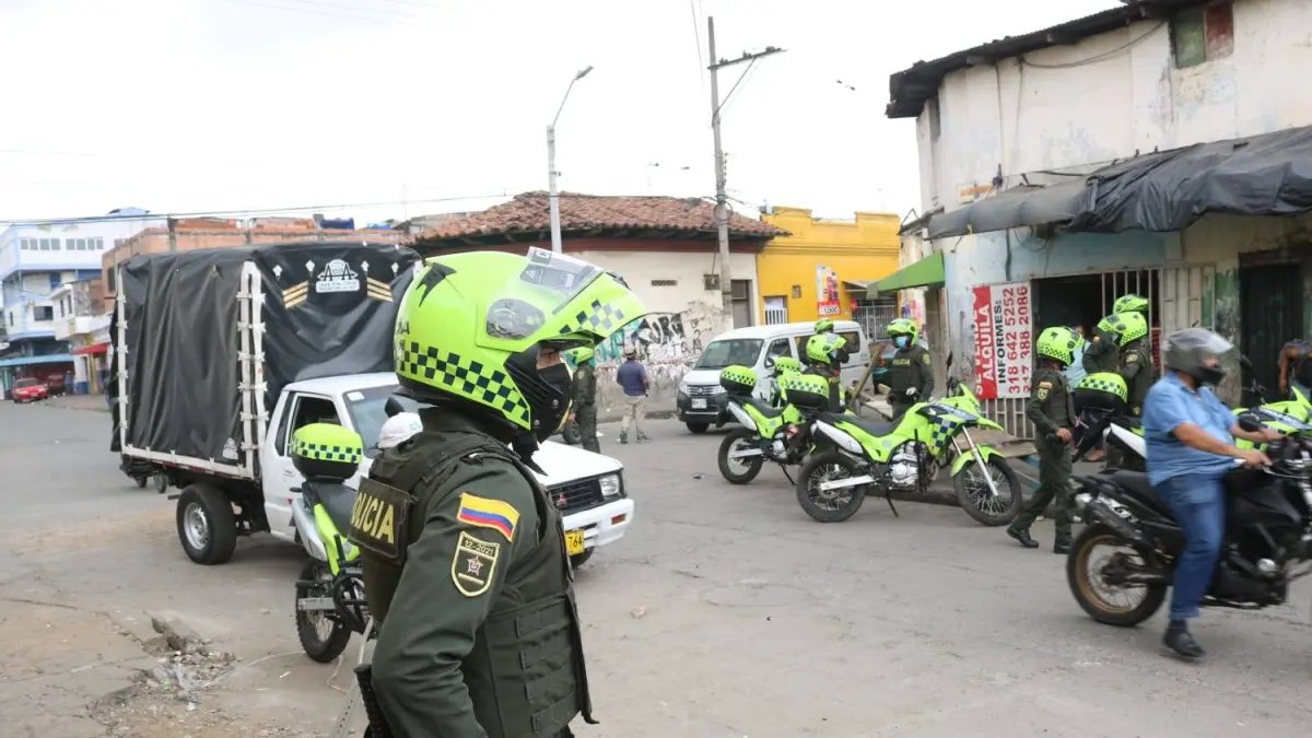 ¿CÓMO HA EVOLUCADO EL NÚMERO DE POLICÍAS EN CALI EN 10 AROS? Aumentó por el paro y la cop16, pero luego bajó