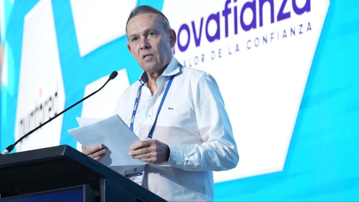 'La Democracia Colombiana Está Al Borde de Una Fractura'