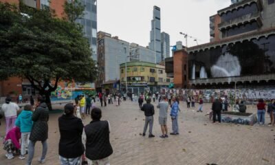 Fotos y videos MUestran a Cientos de Colombianos en alerta por el Sismo que Sacudió A Bogotá y Otras CiUdades
