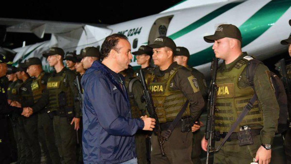 Alejandro Eder, Tras Recibir A 100 Policías