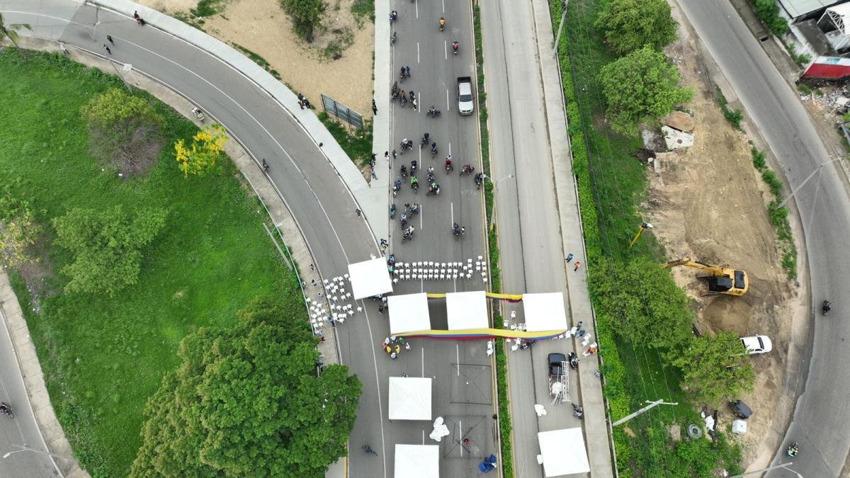 Seguidore del Presidente Manifiesto Petro Su Apoyo A Medidas del Gobierno