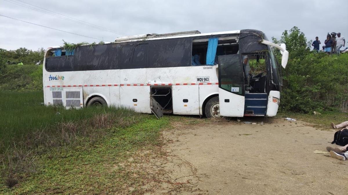 Un Muerto y 20 Heridos Deja Accidente de Bus Con Trabajadores de Hotel Decamerón en Vía Hacia Barú
