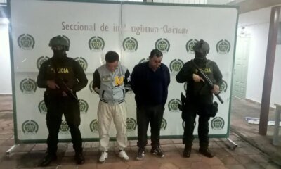 Hallan Camión Cargado Con Fusiles, Municiones y Uniformes Militares