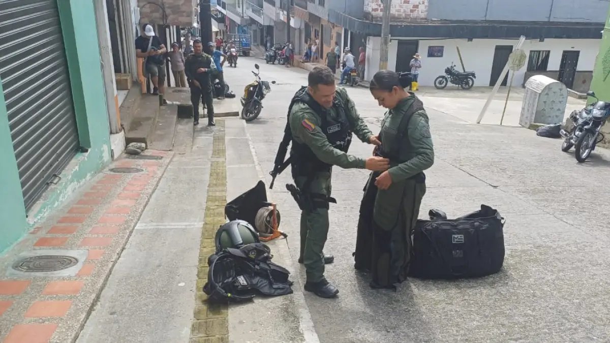 Desactivan artefacto explosivo a 100 metros de la estación de policía de valdivia