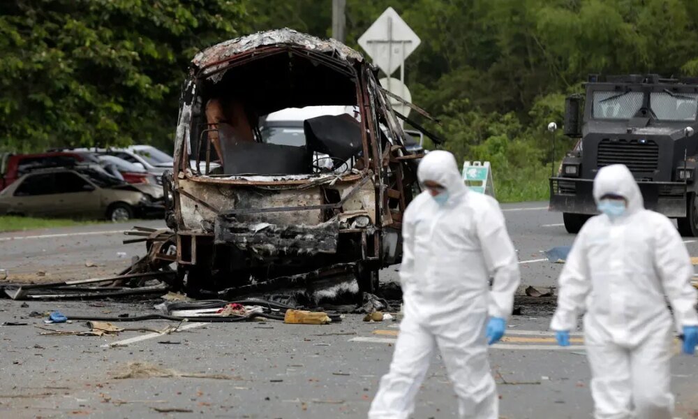 Las Amenaza Estaban Sobre La Mesa
