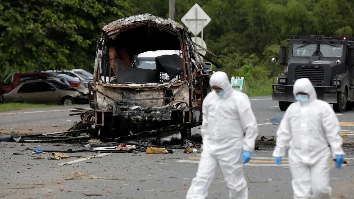 Las Amenaza Estaban Sobre La Mesa
