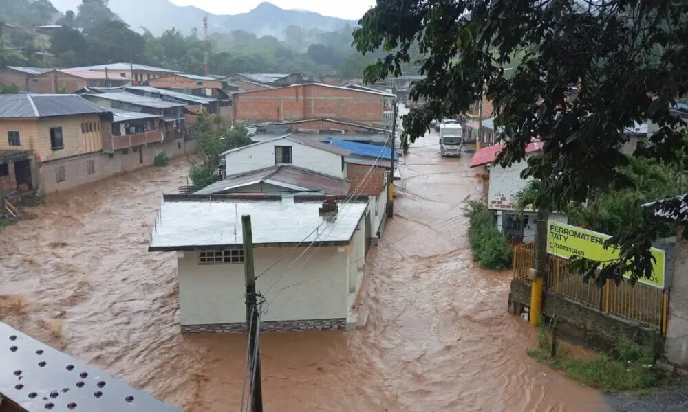 Calles Fueron Torrentosos 'Arroyos' en 2 municipios del valle